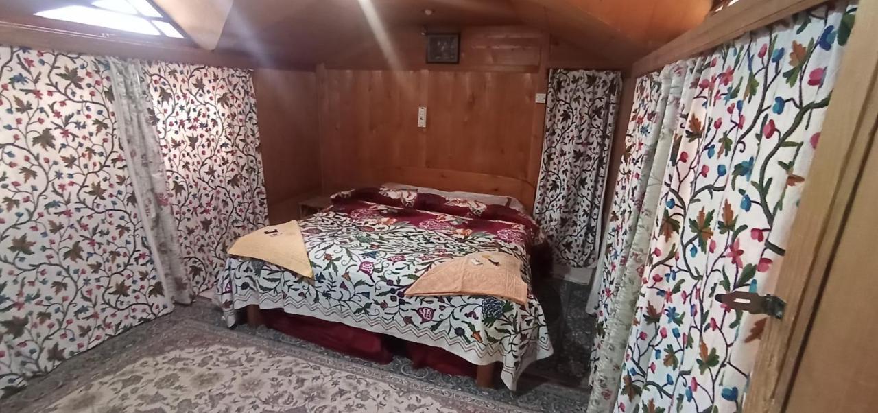 New Bombay Heritage Group Of Houseboats Srinagar (Jammu and Kashmir) Exterior photo