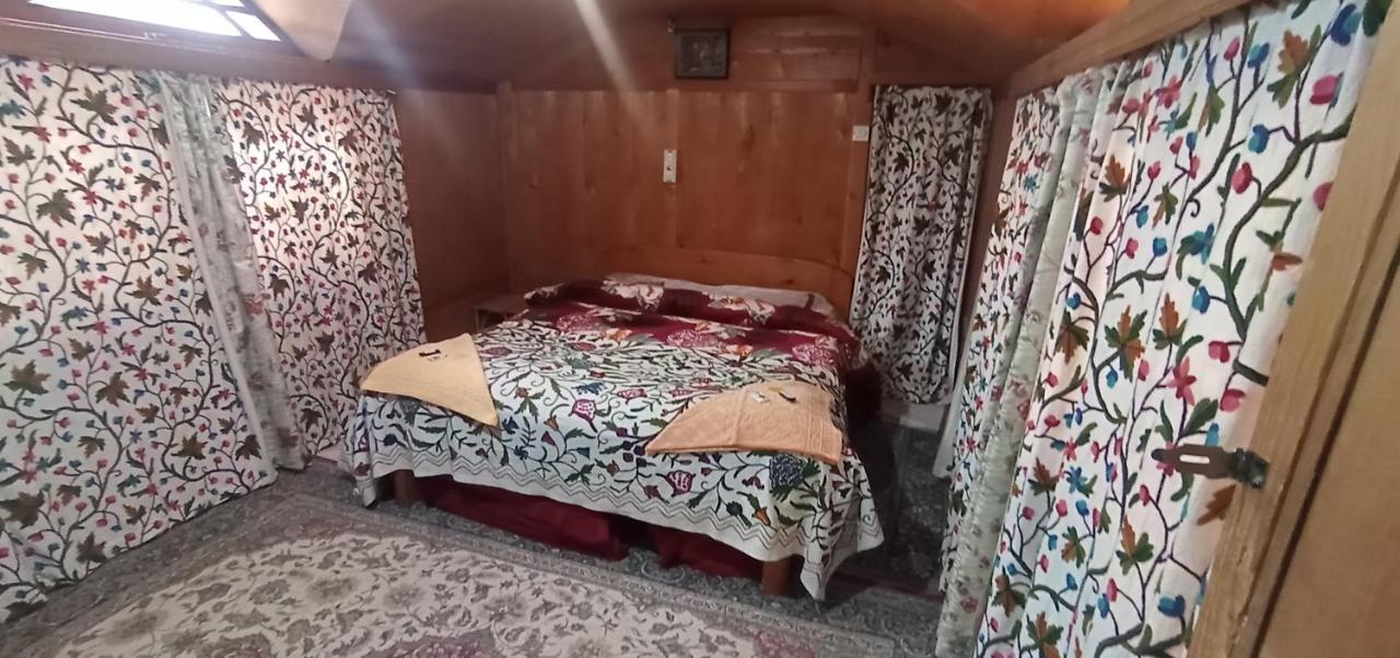 New Bombay Heritage Group Of Houseboats Srinagar (Jammu and Kashmir) Exterior photo
