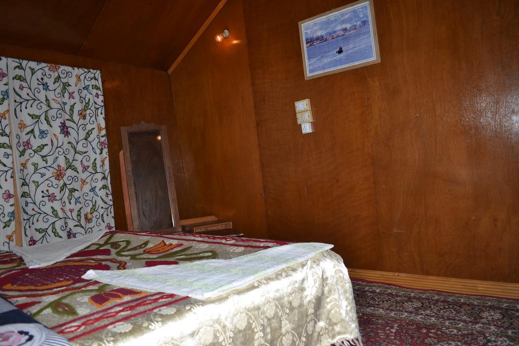 New Bombay Heritage Group Of Houseboats Srinagar (Jammu and Kashmir) Exterior photo