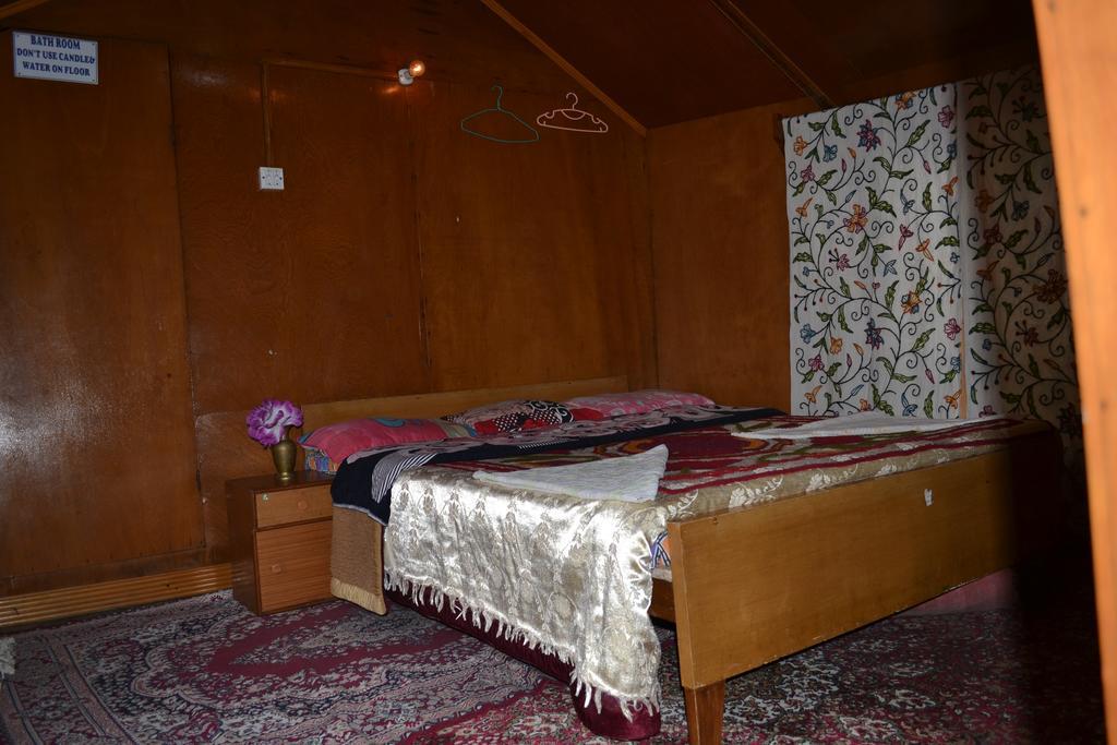 New Bombay Heritage Group Of Houseboats Srinagar (Jammu and Kashmir) Exterior photo